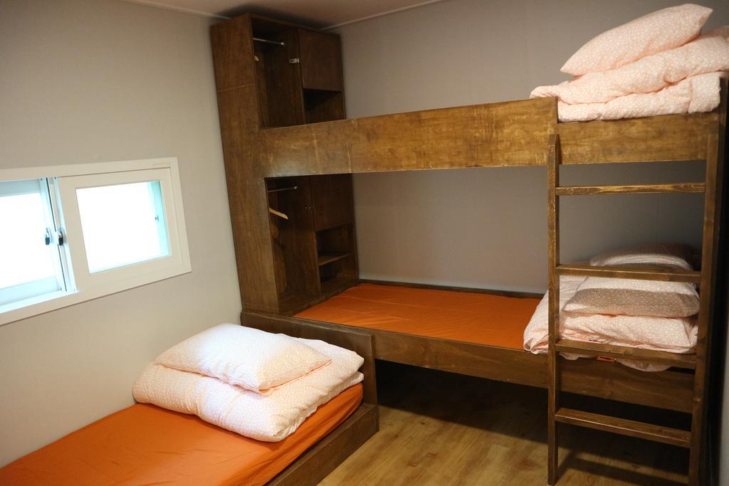 Zzzip Guesthouse In Hongdae Сеул Екстериор снимка