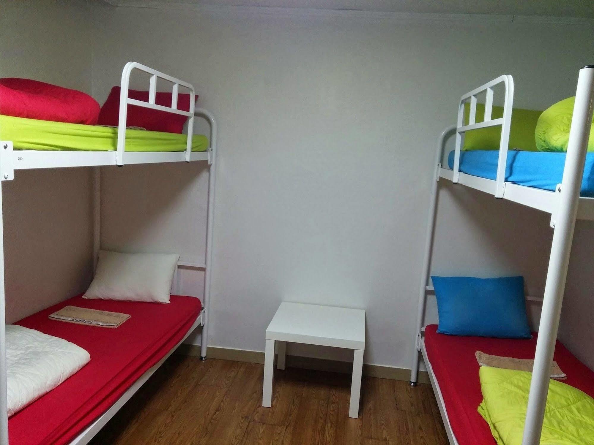 Zzzip Guesthouse In Hongdae Сеул Екстериор снимка