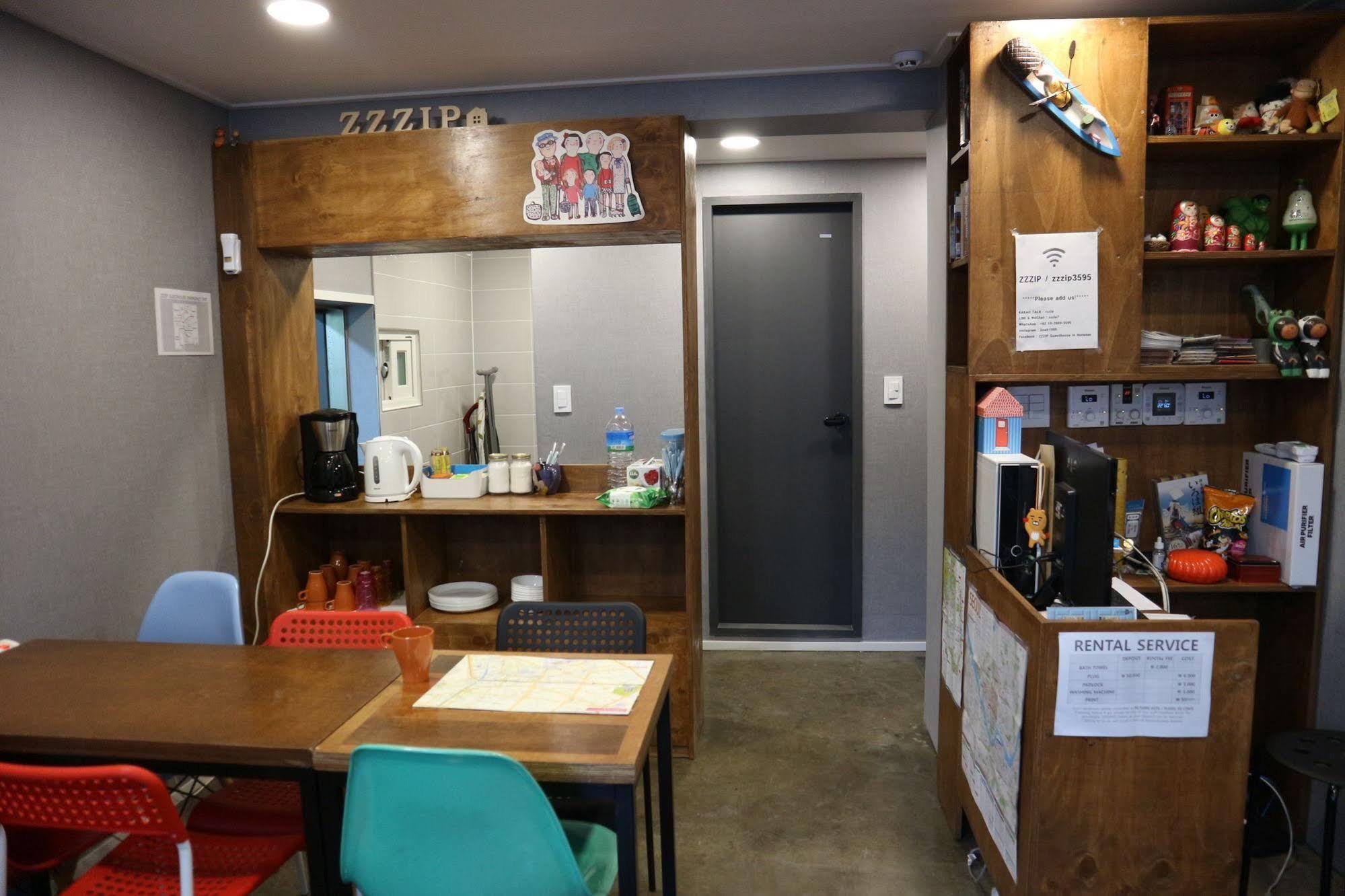 Zzzip Guesthouse In Hongdae Сеул Екстериор снимка